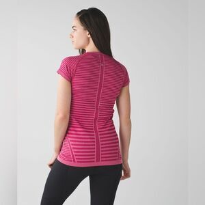 Lululemon Swiftly Tech Short Sleeve Crew
Heathered Berry Rumble